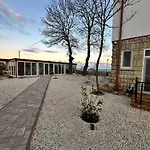 Halta Pescarus Guest house Douazeci si Trei August